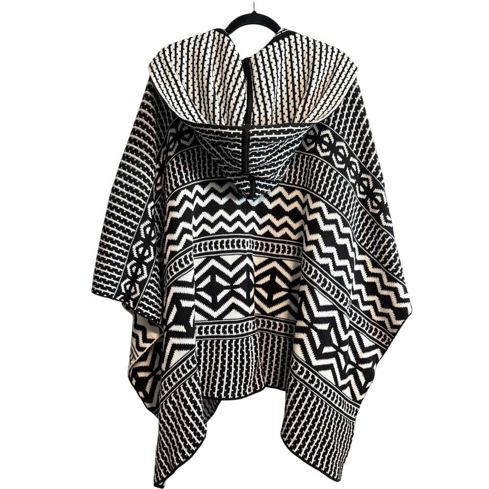 White House Black Market Boho Geo Hooded Knit Poncho Black White Size XSP/SP - Picture 2 of 11